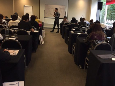 ���Č�ɫ�߿�˥���ް���ī�������_